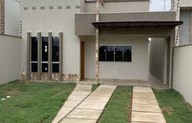 Imagem: A casa possui 2 Dormitórios, 1 Banheiro, 2 Vagas na garagem