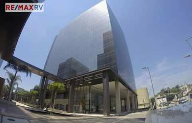 Imagem: O depósito possui 5 Vagas na garagem, 2.262m² de Área e