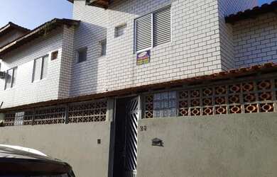 Imagem: A casa possui 2 Dormitórios, 1 Banheiro, 2 Vagas na garagem