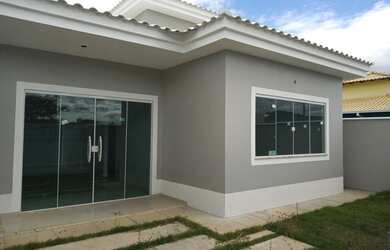 Imagem: A casa possui 3 Dormitórios, 2 Banheiros, 3 Vagas na garagem