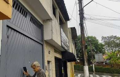 Imagem 1: Exelente investimento 2 casas e 1 salão alugados R$ 2.700 terr 10 x 25...