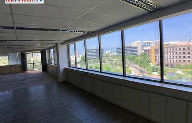 Imagem: O depósito possui 5 Vagas na garagem, 412m² de Área e está