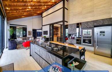 Imagem: A casa em condomínio possui 3 Dormitórios, 3 Banheiros, 4