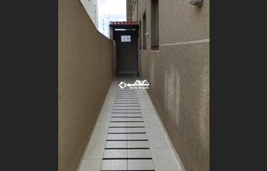 Imagem: O apartamento possui 3 Dormitórios, 1 Banheiro, 1 Vaga na garagem