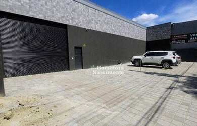 Imagem: O depósito para alugar possui 5 Vagas na garagem e 535m² de