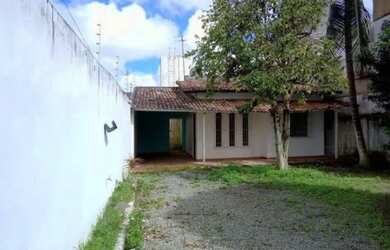 Imagem: A casa à venda possui 4 Dormitórios, 2 Banheiros, 5 Vagas