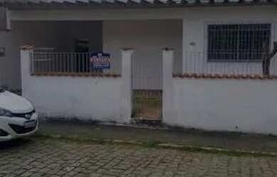 Imagem: A casa possui 3 Dormitórios, 2 Banheiros, 1 Vaga na garagem