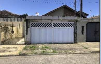 Imagem: A casa possui 2 Dormitórios, 1 Banheiro, 1 Vaga na garagem