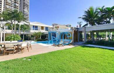 Imagem: A casa em condomínio à venda possui 4 Dormitórios, 5 Banheiros