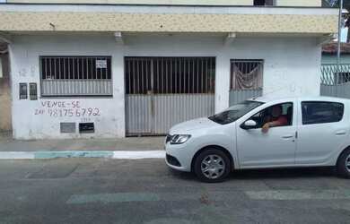 Imagem: A casa possui 5 Dormitórios, 2 Banheiros e está localizado