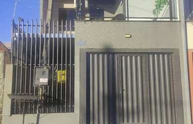 Imagem: A casa possui 3 Dormitórios, 3 Banheiros, 1 Vaga na garagem