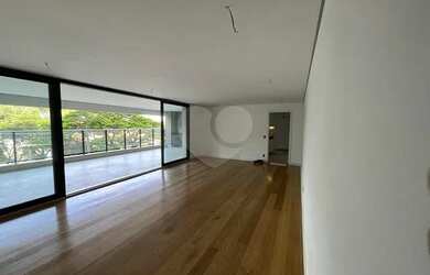 Imagem: O apartamento para alugar possui 4 Dormitórios, 5 Banheiros