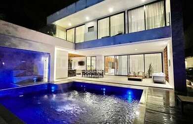 Imagem: A casa em condomínio possui 5 Dormitórios, 5 Banheiros, 4