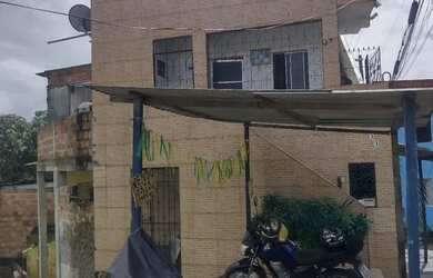 Imagem: A casa possui 4 Dormitórios, 3 Banheiros, 1 Vaga na garagem