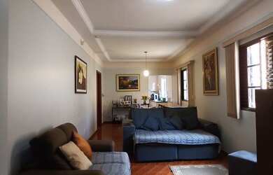 Imagem: A casa possui 3 Dormitórios, 3 Banheiros, 2 Vagas na garagem