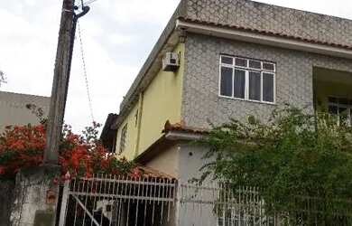 Imagem: A casa possui 2 Dormitórios, 1 Banheiro, 3 Vagas na garagem