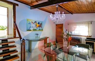 Imagem: A casa possui 2 Dormitórios, 3 Banheiros, 1 Vaga na garagem