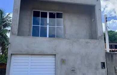 Imagem: A casa possui 3 Dormitórios, 3 Banheiros, 2 Vagas na garagem