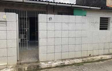 Imagem: A casa possui 2 Dormitórios, 1 Banheiro e está localizado