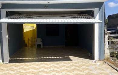 Imagem: A casa possui 4 Dormitórios, 3 Banheiros, 2 Vagas na garagem