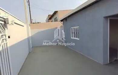 Imagem: A casa possui 4 Dormitórios, 2 Banheiros, 3 Vagas na garagem