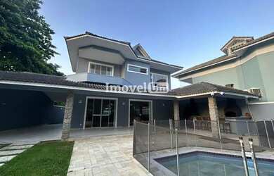 Imagem: A casa em condomínio possui 4 Dormitórios, 5 Banheiros, 3