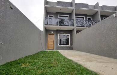 Imagem: A casa possui 2 Dormitórios, 1 Banheiro, 2 Vagas na garagem