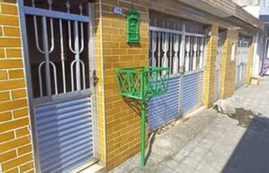 Imagem: A casa possui 2 Dormitórios, 1 Banheiro, 1 Vaga na garagem