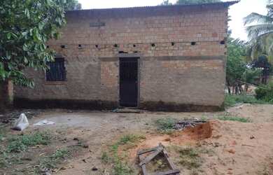 Imagem: A casa possui 2 Dormitórios, 1 Banheiro, 2 Vagas na garagem