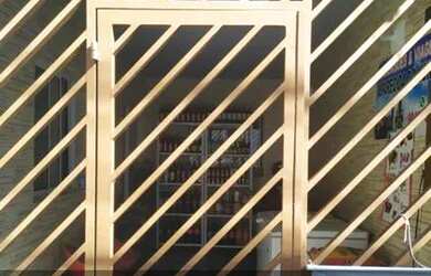 Imagem: A casa possui 4 Dormitórios, 2 Banheiros, 1 Vaga na garagem