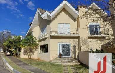 Imagem: A casa em condomínio possui 4 Dormitórios, 5 Banheiros, 4