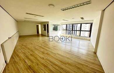 Imagem: O depósito possui 2 Vagas na garagem, 90m² de Área e está