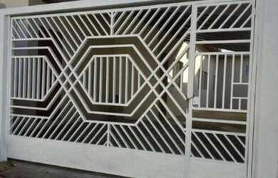 Imagem: A casa possui 3 Dormitórios, 2 Banheiros, 1 Vaga na garagem