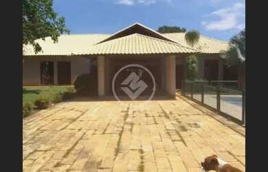 Imagem: A casa possui 5 Dormitórios, 2 Banheiros, 5 Vagas na garagem