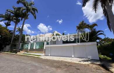 Imagem: A casa possui 5 Dormitórios, 5 Banheiros, 4 Vagas na garagem