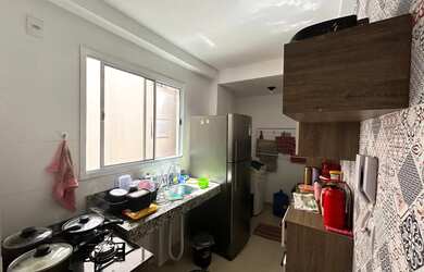 Imagem: O apartamento possui 2 Dormitórios, 1 Banheiro, 1 Vaga na garagem