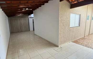 Imagem 2: ALUGO LINDA CASA. Varanda, 180m² de Área, 4 Vagas na garageme3 Dormitórios