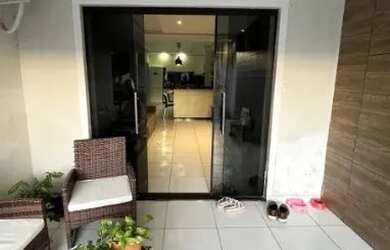 Imagem: A casa possui 3 Dormitórios, 2 Banheiros, 1 Vaga na garagem