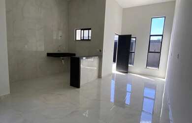 Imagem: A casa possui 3 Dormitórios, 3 Banheiros, 2 Vagas na garagem