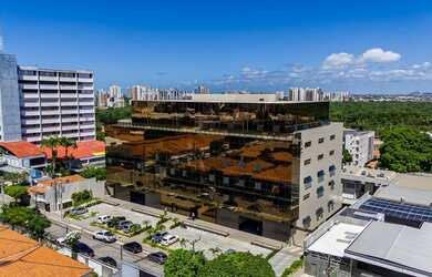 Imagem: O depósito possui 5 Vagas na garagem, 1.544m² de Área e