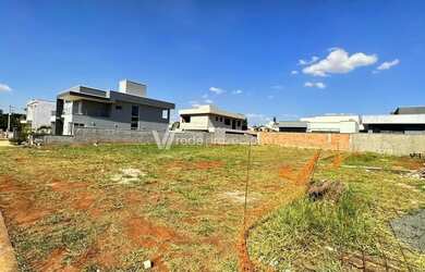 Imagem: O terreno possui 300m² de Área e está localizado em Parque