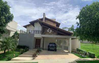 Imagem: A casa em condomínio possui 4 Dormitórios, 5 Banheiros, 2