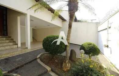 Imagem: A casa possui 3 Dormitórios, 5 Banheiros, 4 Vagas na garagem