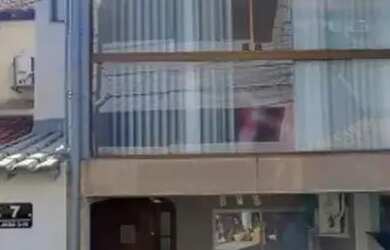 Imagem: A casa possui 2 Dormitórios, 1 Banheiro, 1 Vaga na garagem