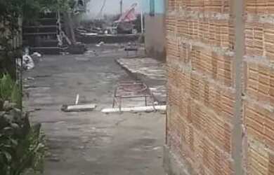 Imagem: A casa possui 5 Dormitórios, 1 Banheiro, 425m² de Área e