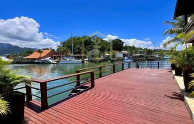 Imagem: A casa em condomínio possui 5 Dormitórios, 5 Banheiros, 3