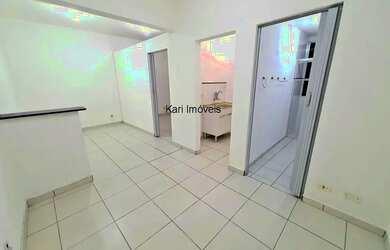 Imagem: O apartamento possui 1 Dormitório, 1 Banheiro, 1 Vaga na garagem