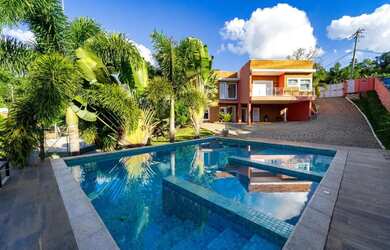 Imagem: A casa possui 5 Dormitórios, 5 Banheiros, 5 Vagas na garagem