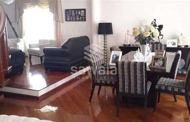 Imagem: A casa possui 4 Dormitórios, 5 Banheiros, 5 Vagas na garagem