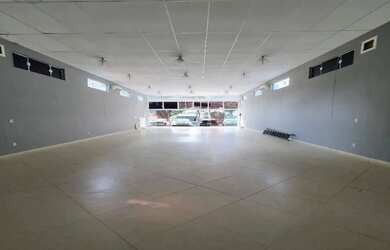 Imagem: O depósito possui 4 Vagas na garagem, 225m² de Área e está